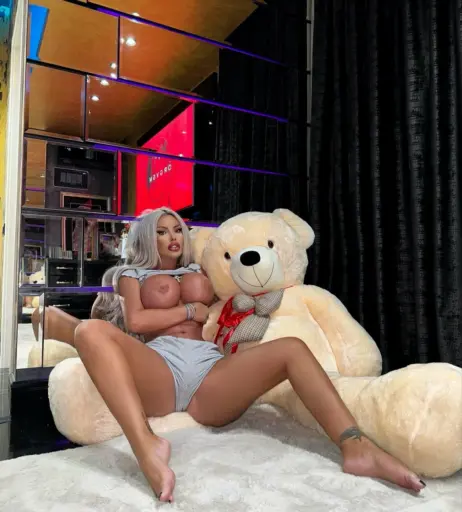 Image 294100 from Loredana Chivu