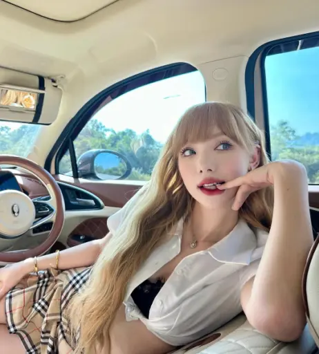 Image 24730530 from Jannine Weigel | Ploychompoo | พลอยชมพู