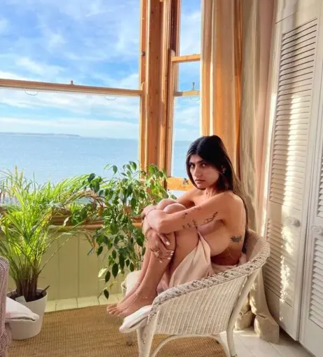 Image 24629912 from Mia Khalifa