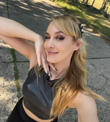 Image 24418579 from Sjokz