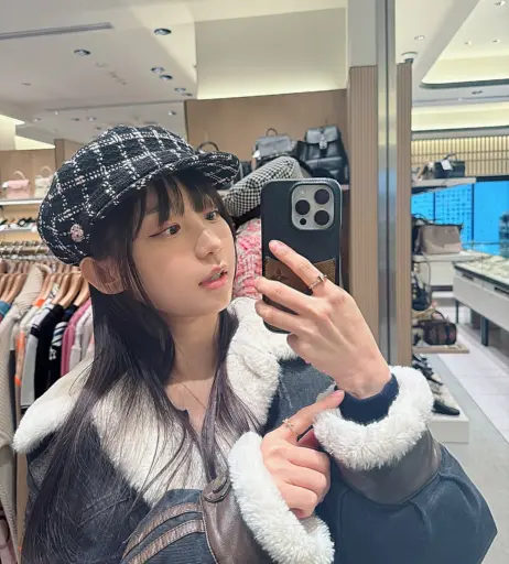 Image 24366522 from Eunji Pyoapple