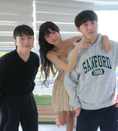 Image 24366166 from Eunji Pyoapple