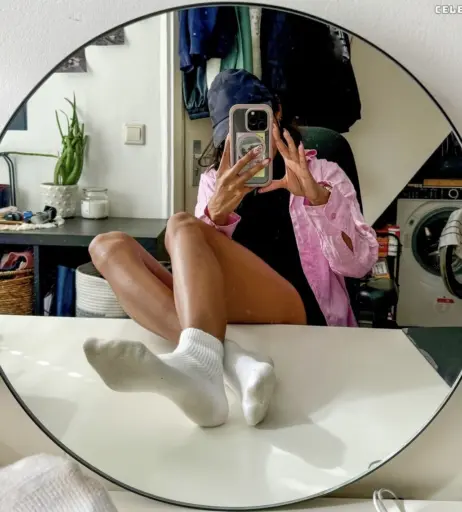 Image 2405850 from Isabela.Stillsinning