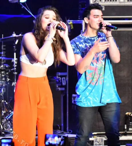 Image 25801182 from Hailee Steinfeld