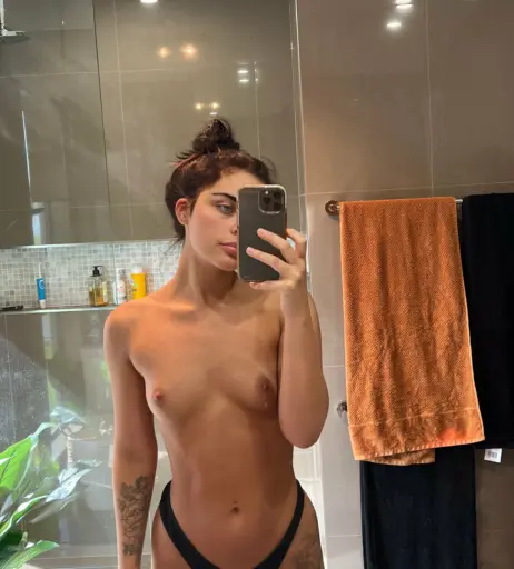 Image 2532080 from Lauren Hamden