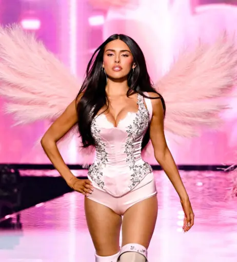 Image 25160924 from Madison Beer