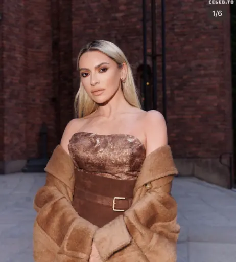 Image 25124186 from Hadise