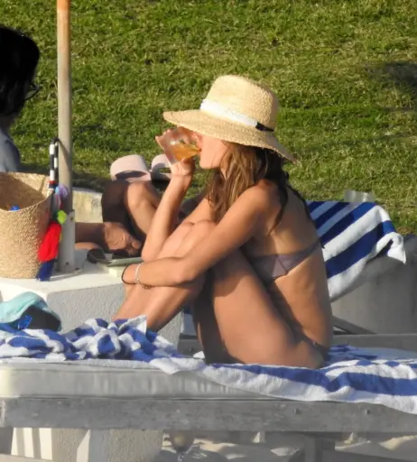 Image 2687355 from Alessandra Ambrosio