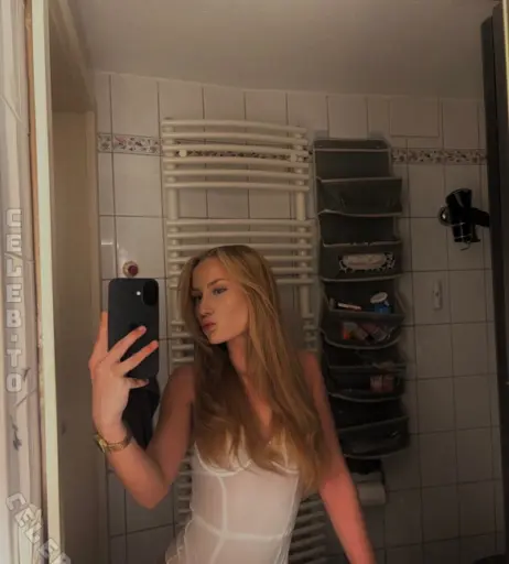 Image 26650420 from deinekleineblondine