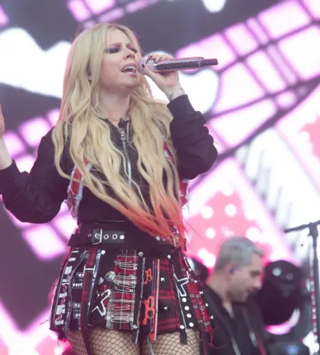 Image 2652552 from Avril Lavigne