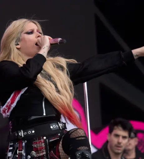 Image 2652646 from Avril Lavigne