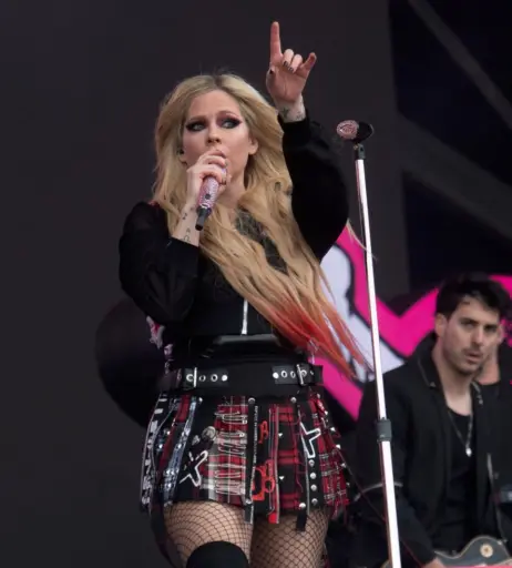 Image 2652616 from Avril Lavigne