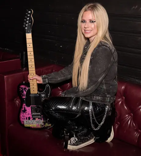 Image 2649529 from Avril Lavigne