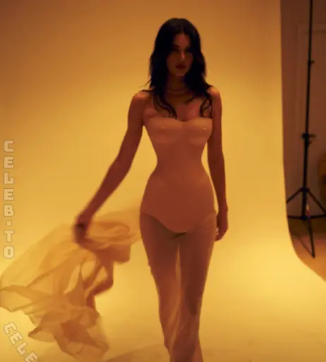 Image 26291380 from Kendall Jenner