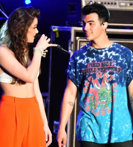 Image 26012370 from Hailee Steinfeld