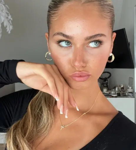 Image 2780052 from laraemiii