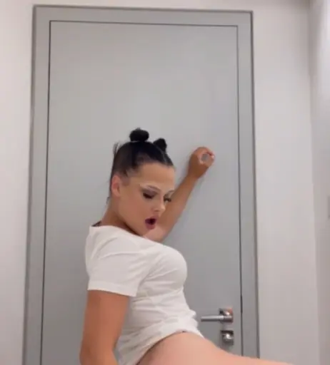 Image 272631 from Lara Bttn