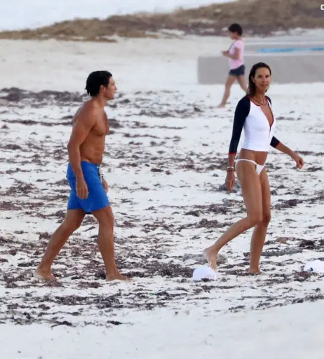 Image 2095068 from Elle MacPherson