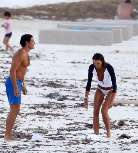 Image 2095218 from Elle MacPherson