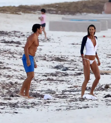 Image 2095233 from Elle MacPherson