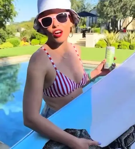 Image 2093421 from Elizabeth Banks