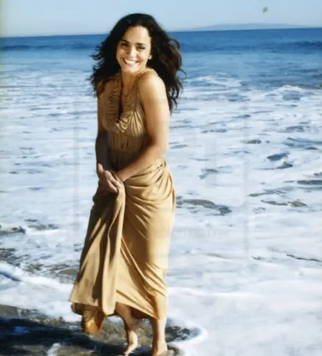 Image 2099521 from Alice Braga
