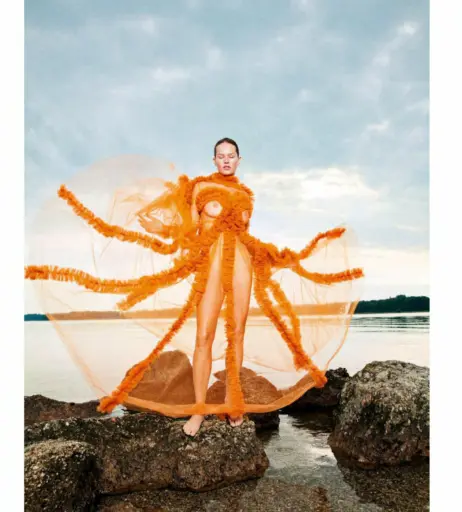 Image 2087560 from Anna Ewers