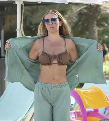 Image 2087937 from Danielle Lloyd