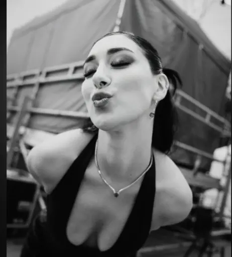 Image 2080179 from Elif