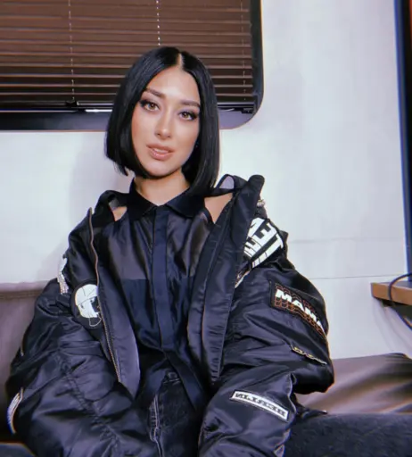 Image 2075348 from Elif