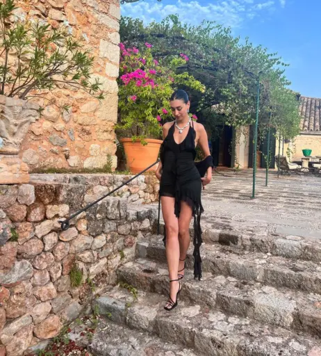 Image 2075953 from Elif