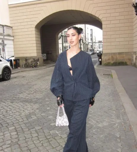 Image 2076434 from Elif