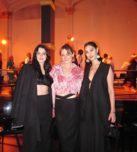 Image 2076144 from Elif