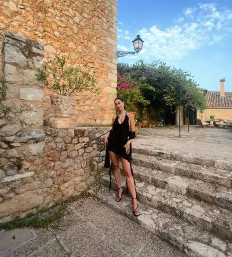 Image 2076022 from Elif