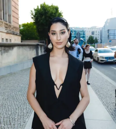 Image 2076251 from Elif