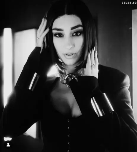 Image 2077886 from Elif