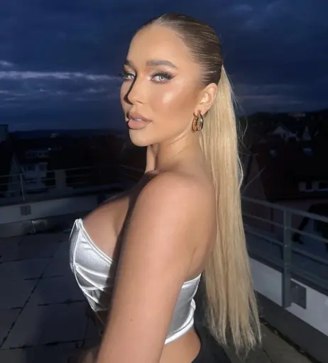 Image 2077616 from Lisa Jolie