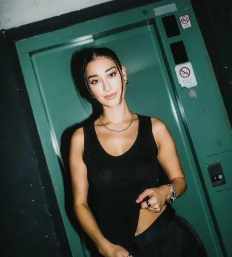 Image 2077382 from Elif