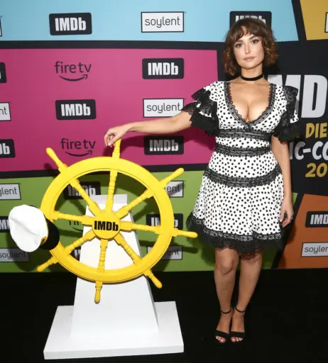 Image 2071440 from Milana Vayntrub