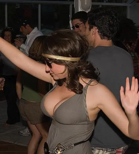 Image 2071333 from Milana Vayntrub