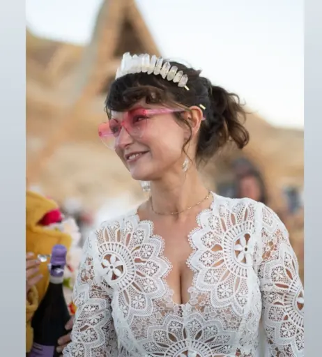 Image 2072175 from Milana Vayntrub