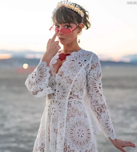 Image 2072218 from Milana Vayntrub