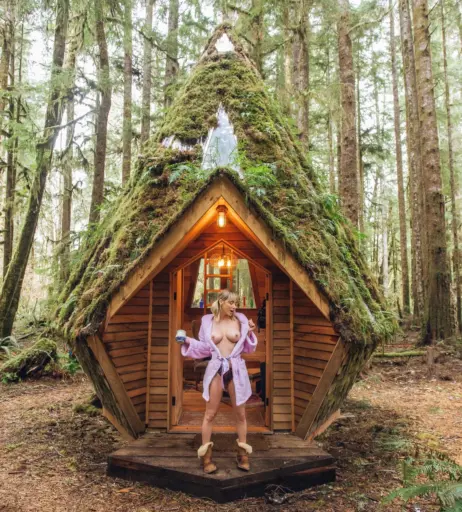 Image 20735823 from Sara Jean Underwood / Saraunderwood
