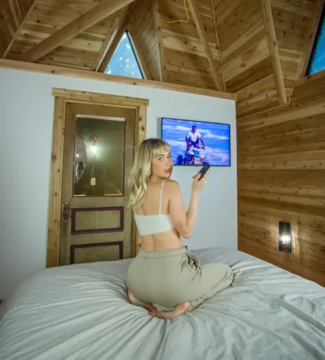 Image 20735842 from Sara Jean Underwood / Saraunderwood