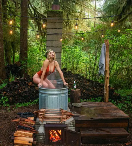 Image 20735596 from Sara Jean Underwood / Saraunderwood