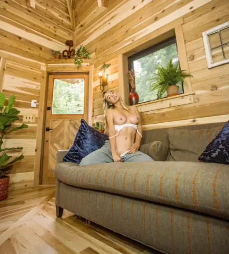 Image 20735503 from Sara Jean Underwood / Saraunderwood