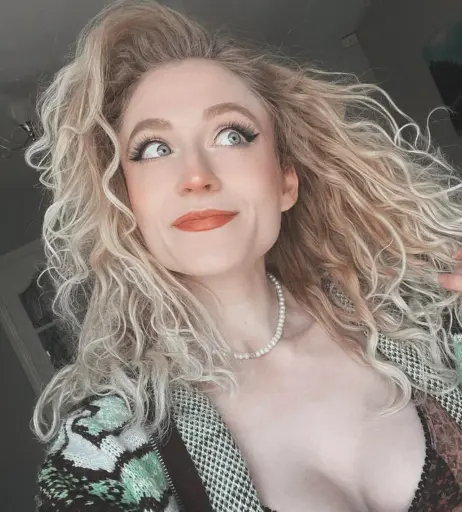 Image 2070423 from Janet Devlin