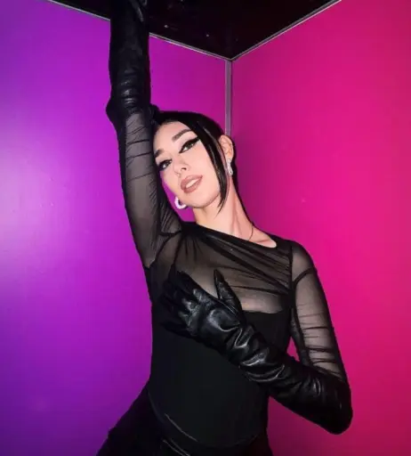 Image 2079657 from Elif