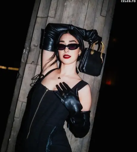 Image 2079053 from Elif