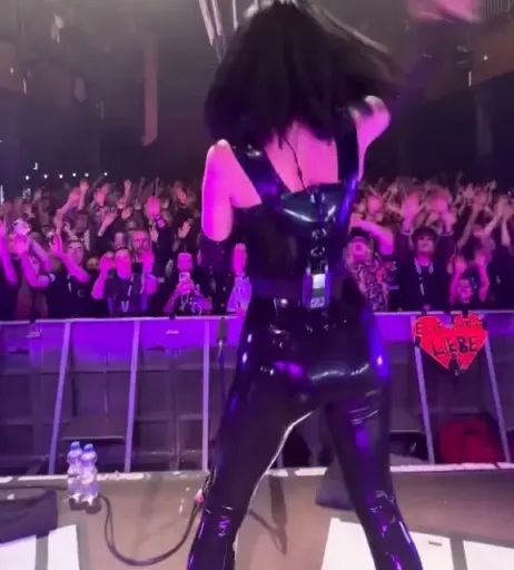 Image 2079015 from Elif